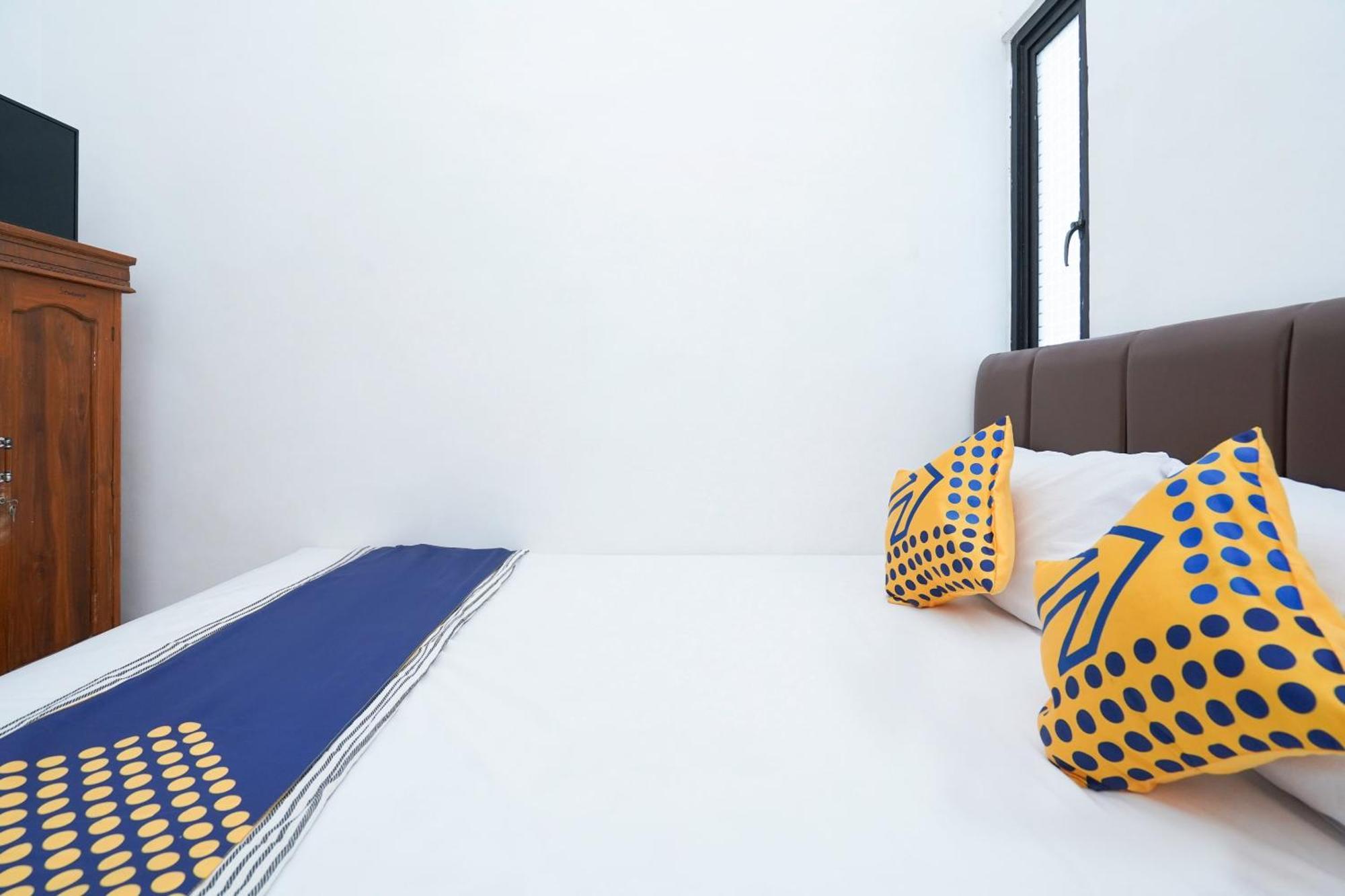 Spot On 2479 Berkah Residence Syariah Gresik エクステリア 写真